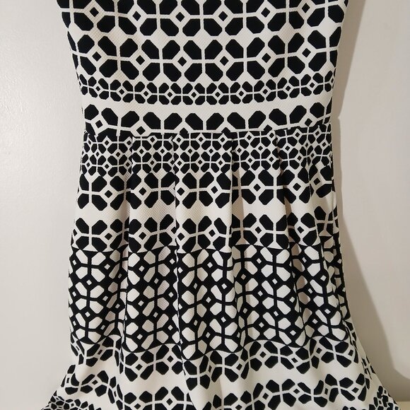 Black/off white geometrical design dress by Enfocus Studio - size 4 - Picture 3 of 8